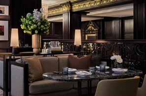 5 restaurants, breakfast, lunch, dinner served; Fusion cuisine
