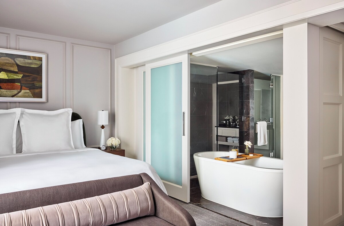 Rosewood Hotel Georgia Vancouver.