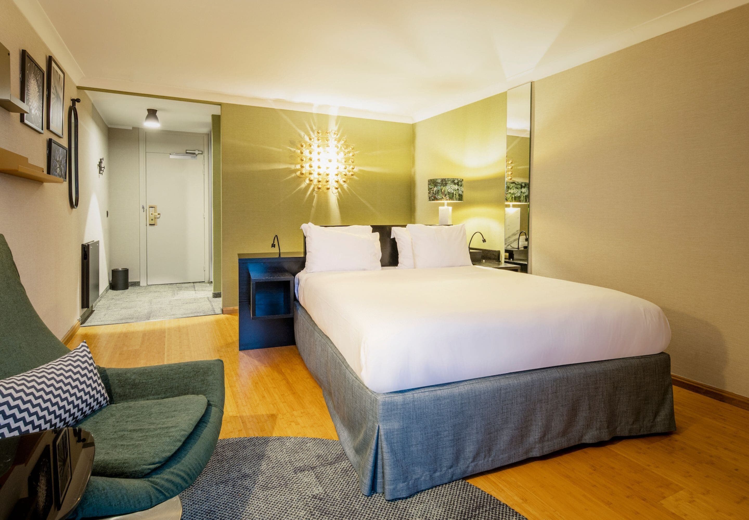 Standard Room | Free minibar items, in-room safe, desk, laptop workspace