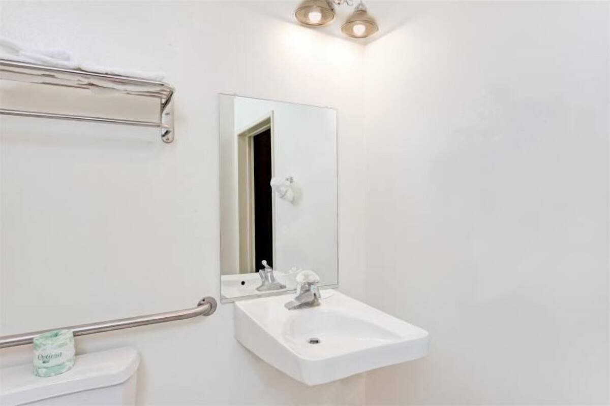 Salle de bain | Articles de toilette (gratuits), séchoir à cheveux, serviettes fournies