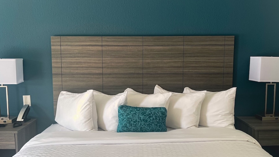 Ramada by Wyndham Lumberton