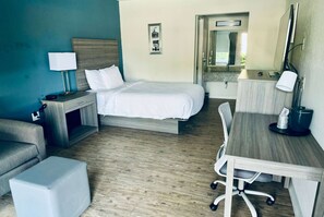Habitación, 1 cama matrimonial, para no fumadores | Decoración personalizada, muebles diferentes y escritorio 