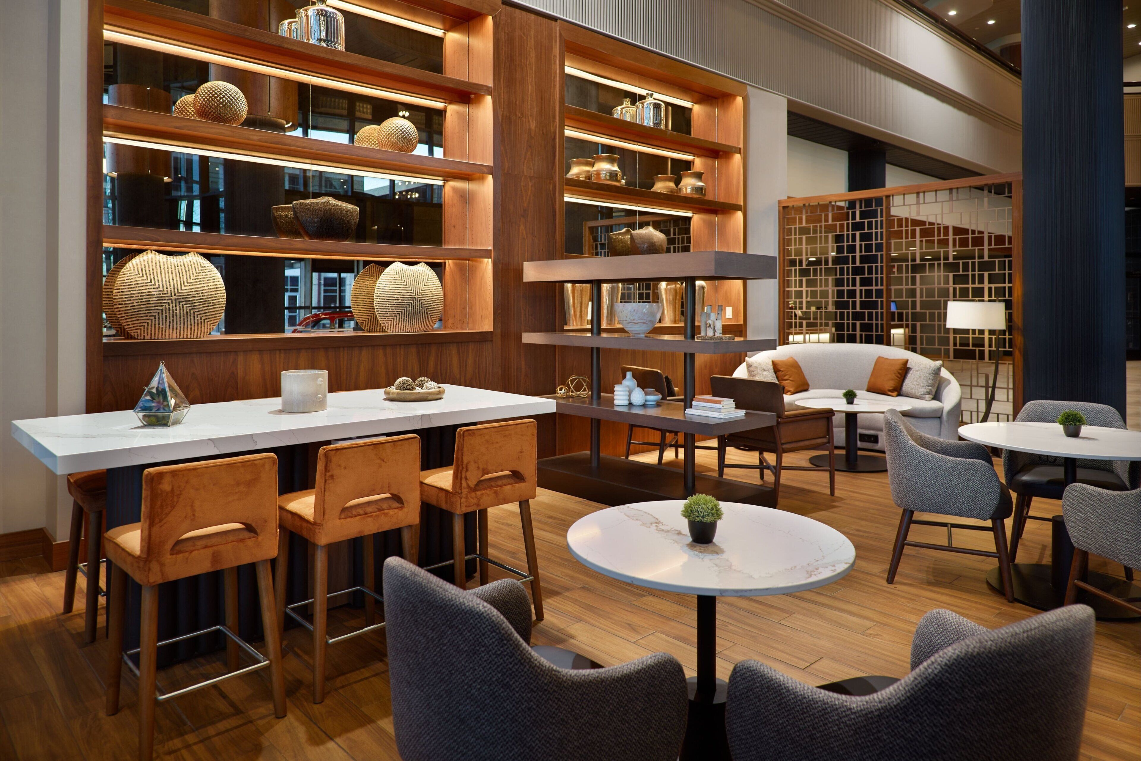 Lobby-lounge
