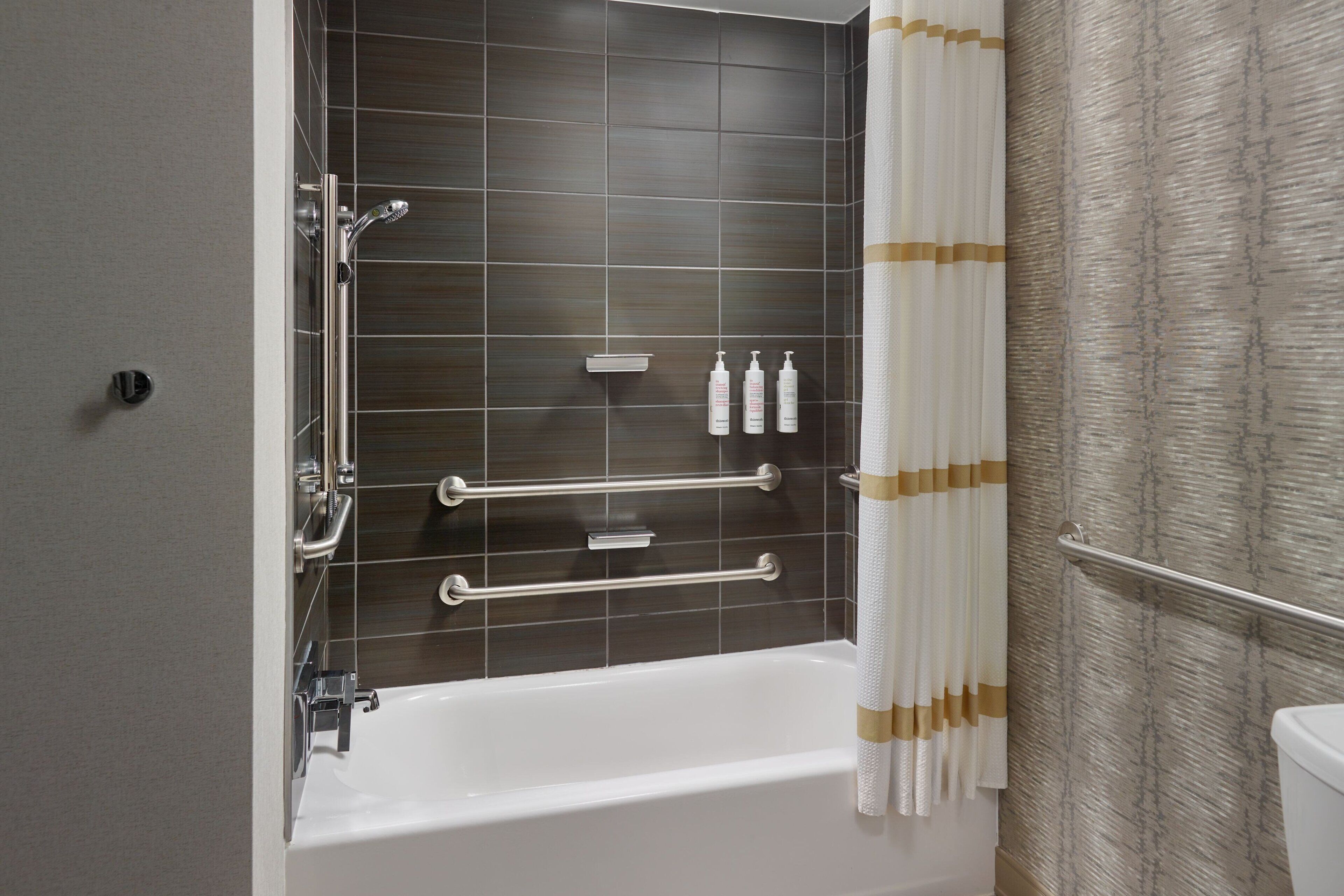 room, 1 king bed (mobility accessible, tub) | bathroom | combined shower/bathtub, hydromassage showerhead, free toiletries