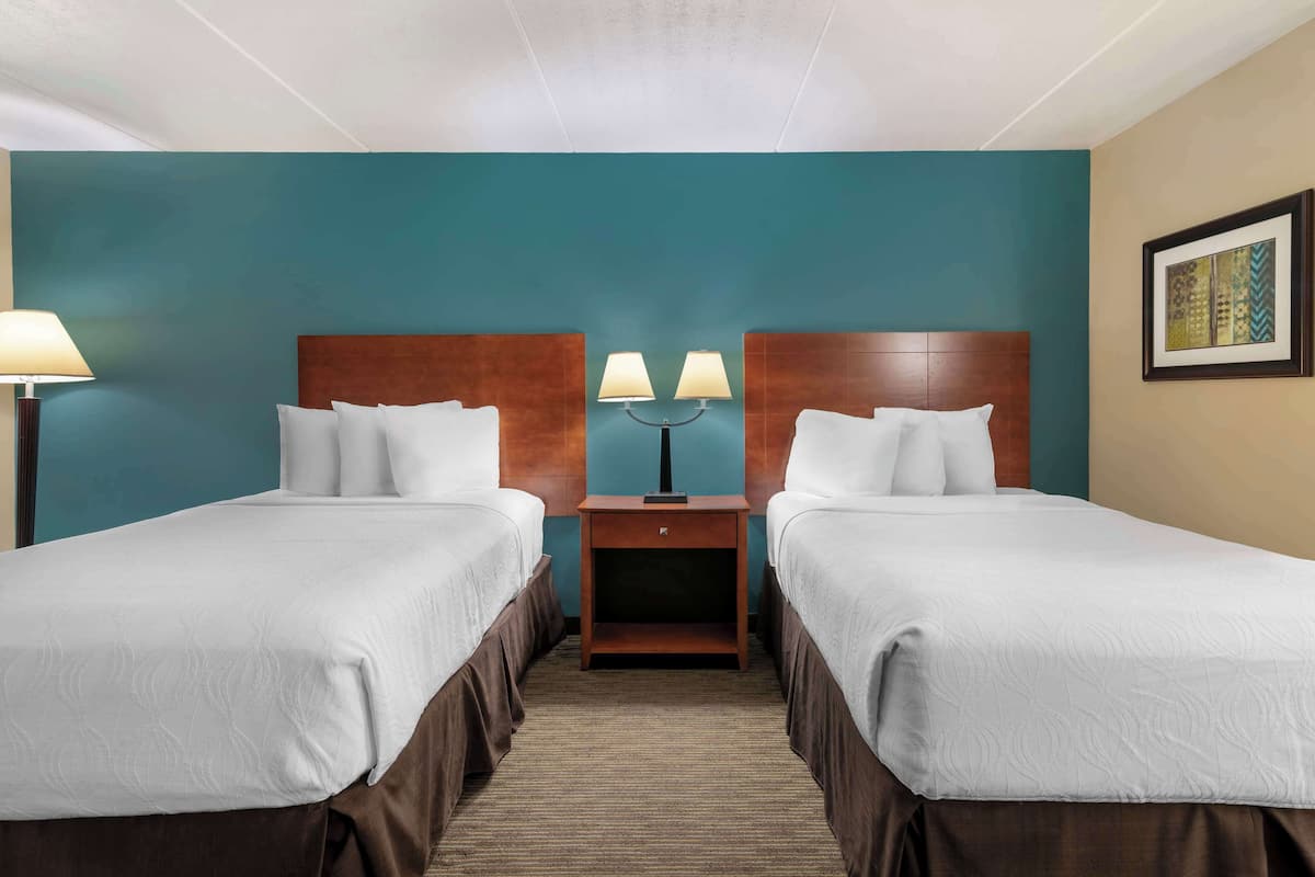1 bedroom, pillowtop beds, desk, laptop workspace