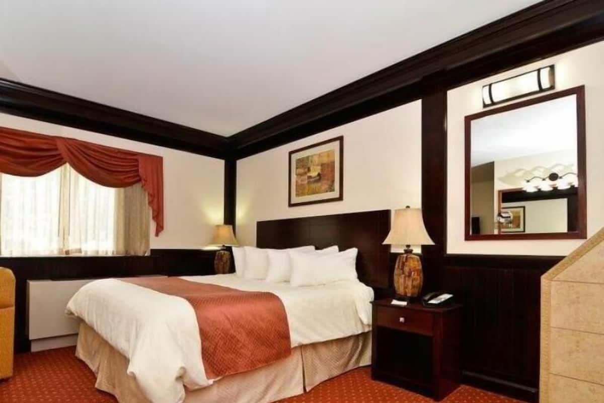Pillow-top beds, desk, laptop workspace, blackout curtains