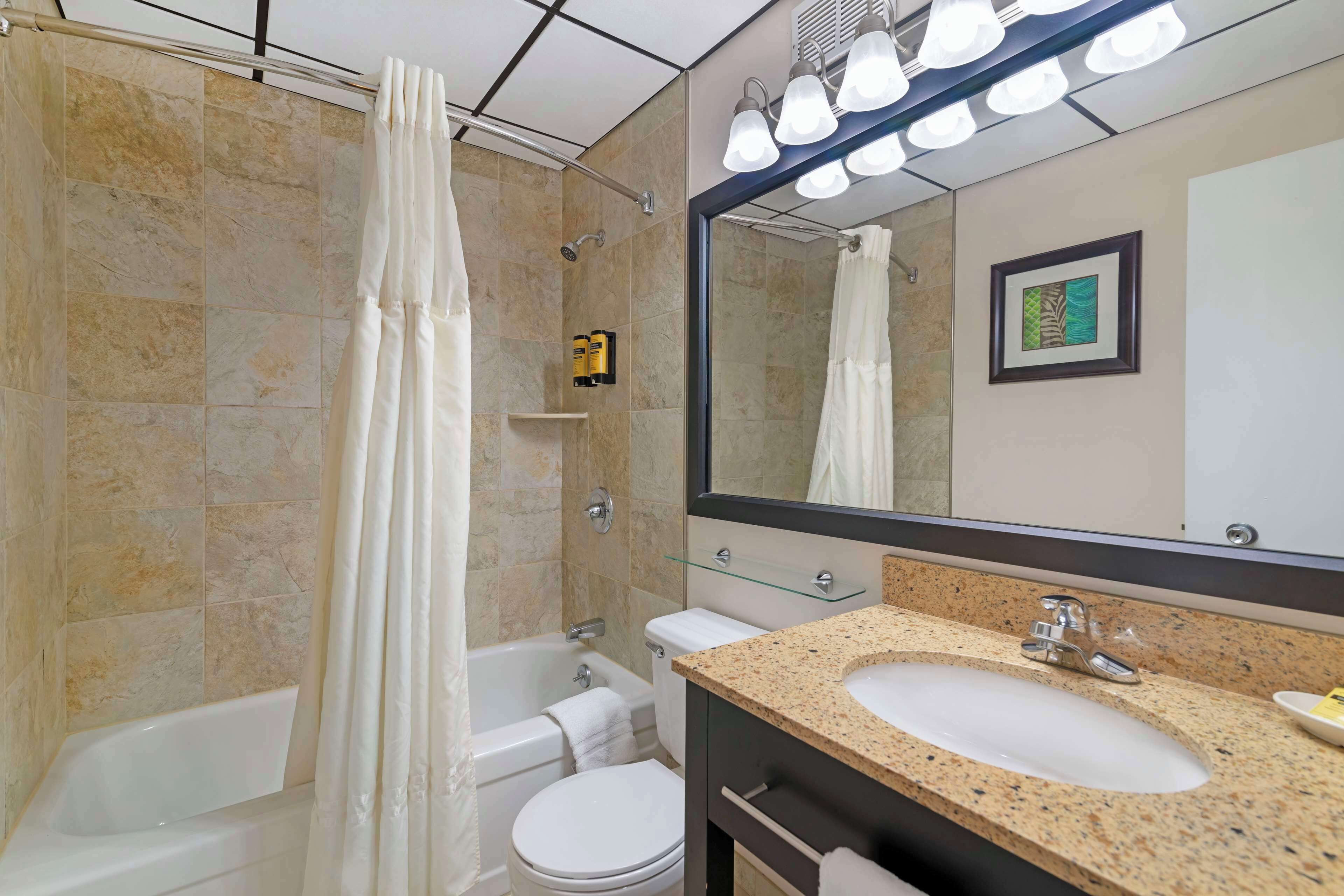 combined shower/bathtub, eco-friendly toiletries, hair dryer, towels