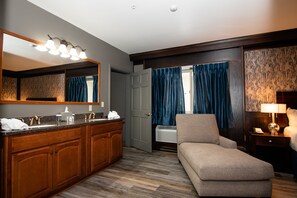 Pillowtop beds, desk, laptop workspace, blackout drapes