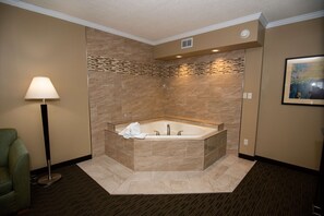 Suite, 1 Queen Bed, Non Smoking, Jetted Tub (Separate Living Room) | Room amenity