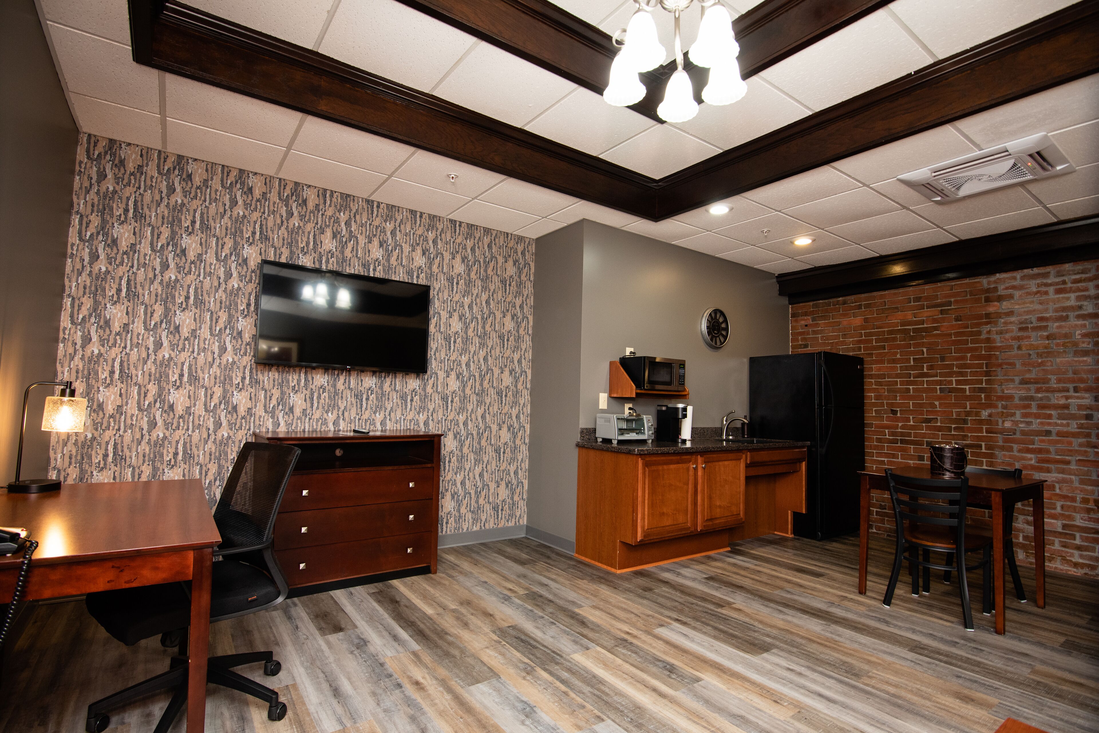 50-inch lcd tv with cable channels, tv, ping pong