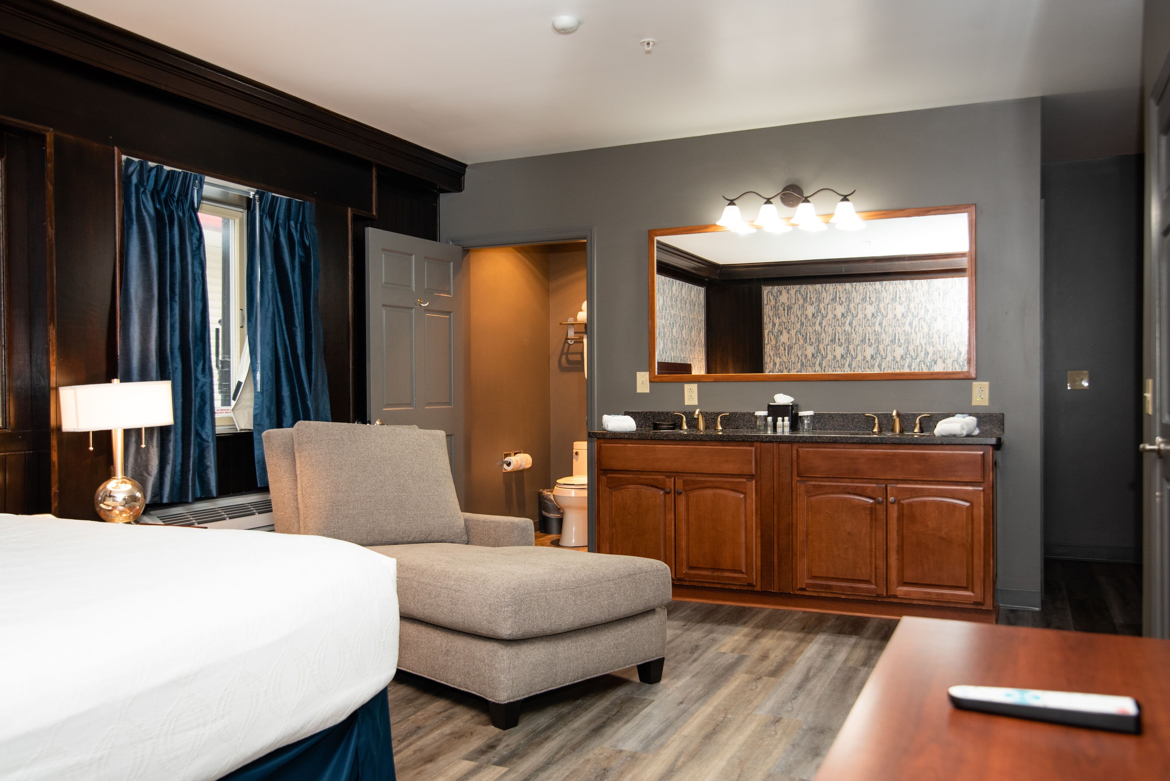 Combined shower/tub, eco-friendly toiletries, hair dryer, towels