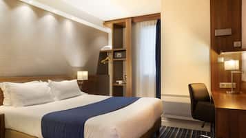 Standard Room, 1 Queen Bed (Free Breakfast) | Premium bedding, in-room safe, desk, soundproofing