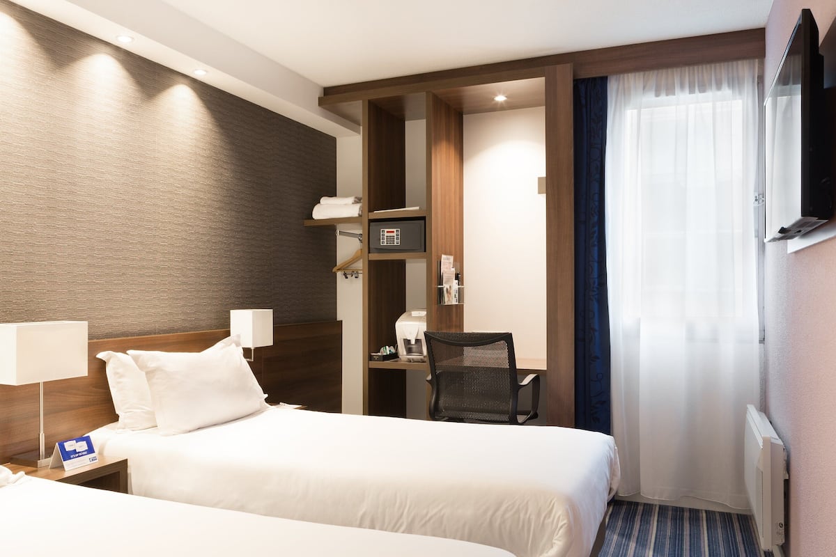 Premium bedding, in-room safe, desk, soundproofing