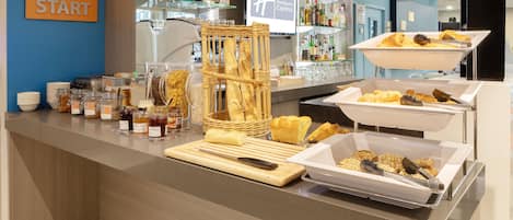 Petit déjeuner en libre-service compris tous les jours