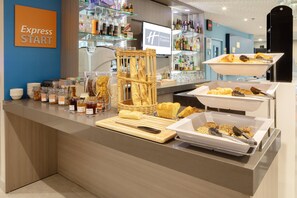 Free daily self-service breakfast  - Holiday Inn Express Amiens by IHG (Amiens)