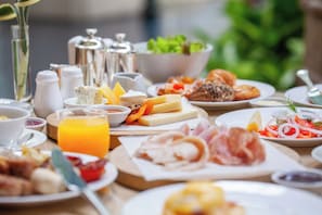 Daily buffet breakfast (EUR 27.9 per person)