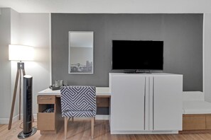 Premium bedding, down comforters, in-room safe, desk - World of Blue (East Rutherford)