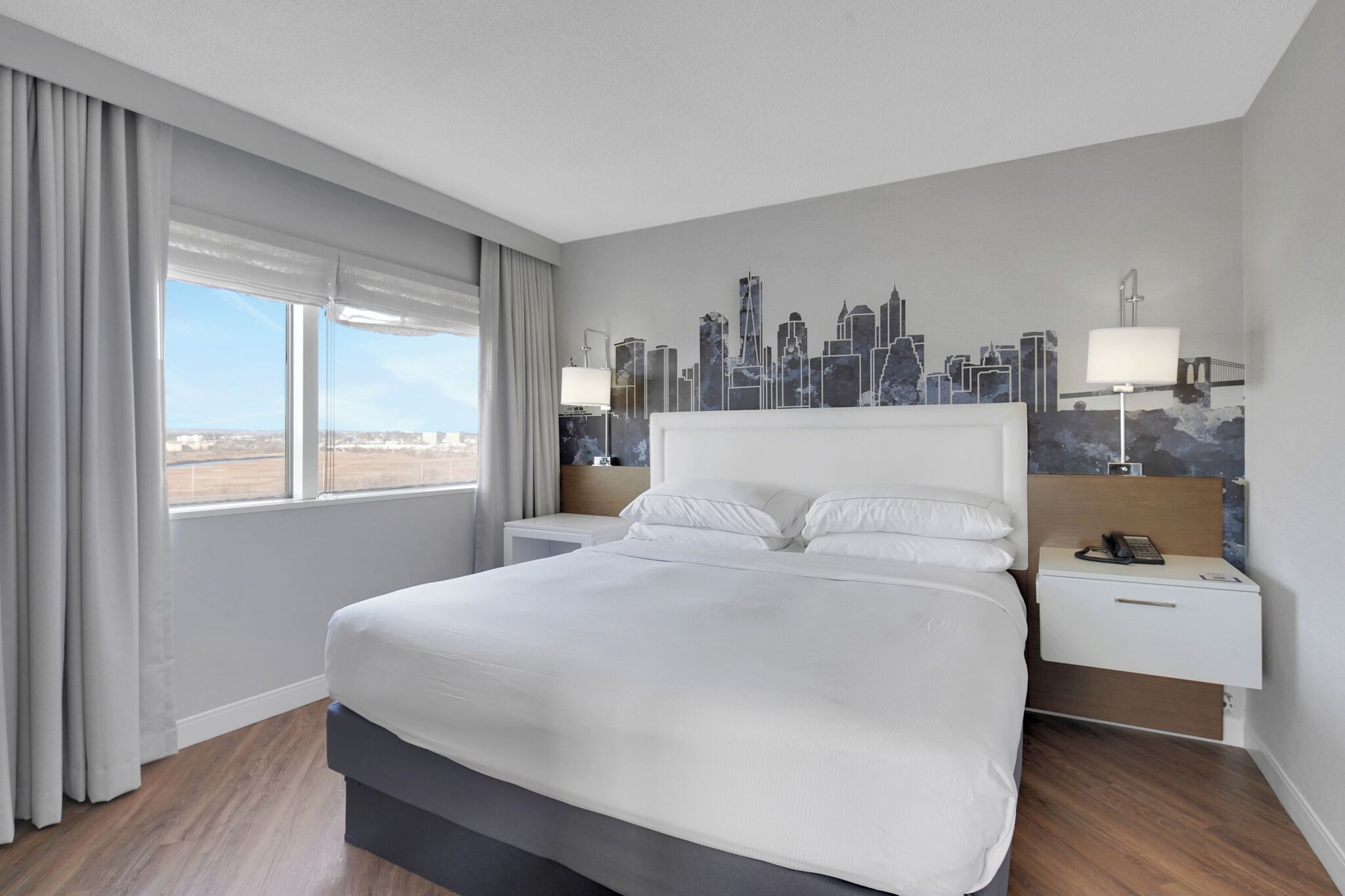 Room, 1 King Bed | Premium bedding, down comforters, in-room safe, desk