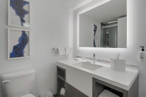 Combined shower/bathtub, eco-friendly toiletries, hair dryer, towels