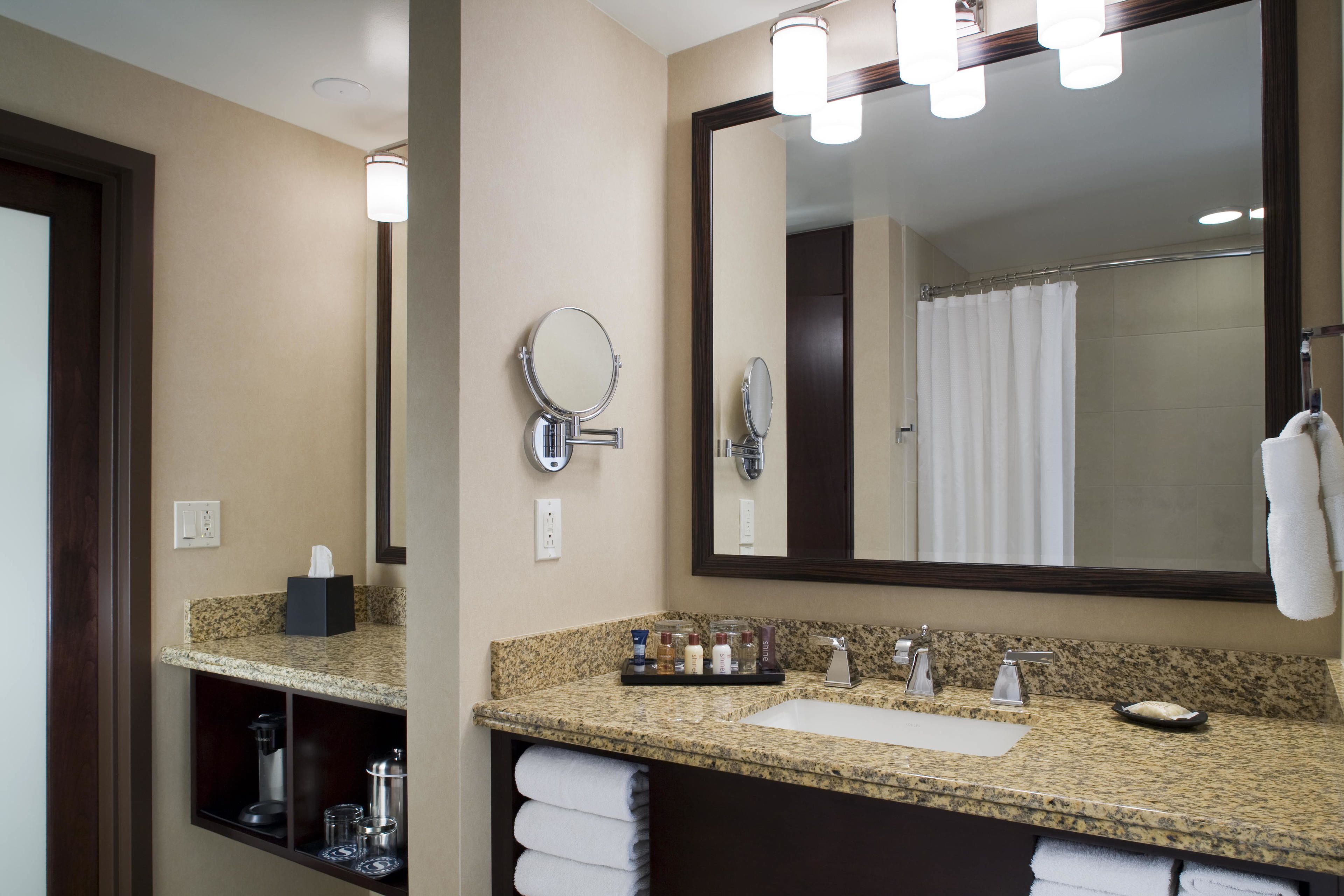 combined shower/bathtub, eco-friendly toiletries, hair dryer, towels