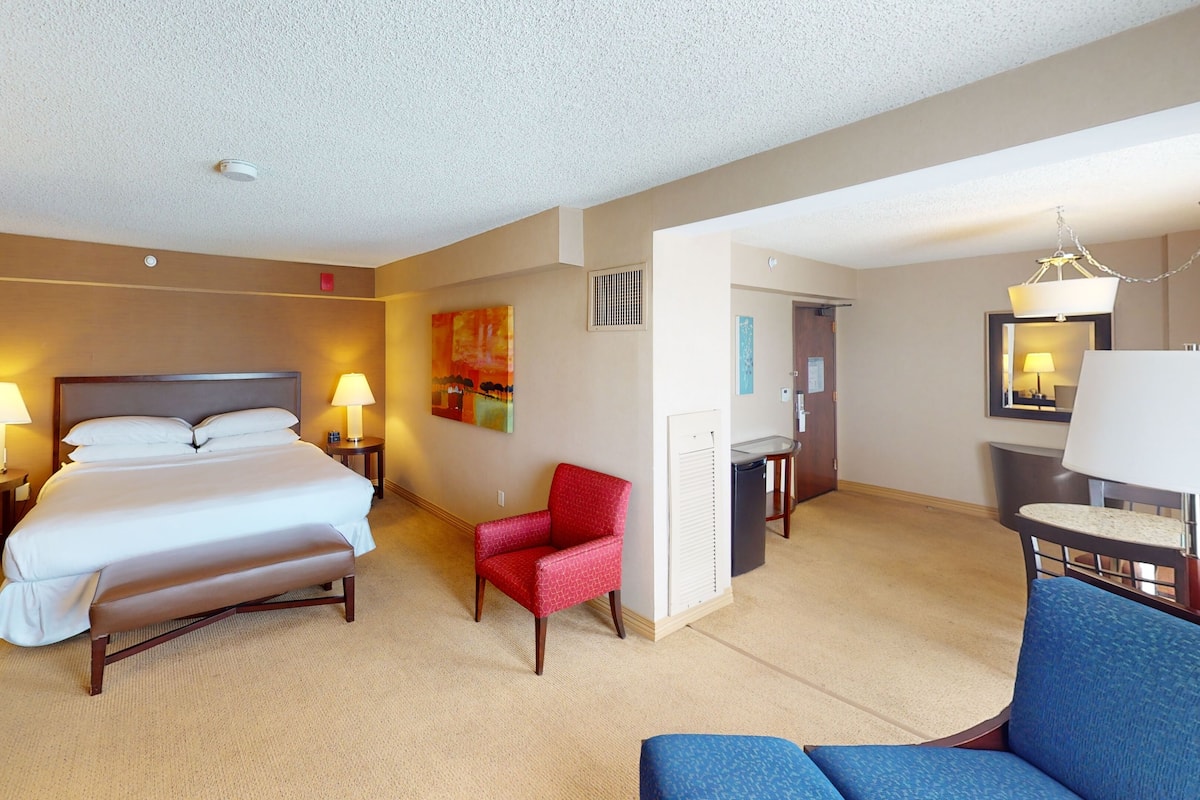 junior suite, 1 king bed | 1 bedroom, premium bedding, pillow-top beds, in-room safe