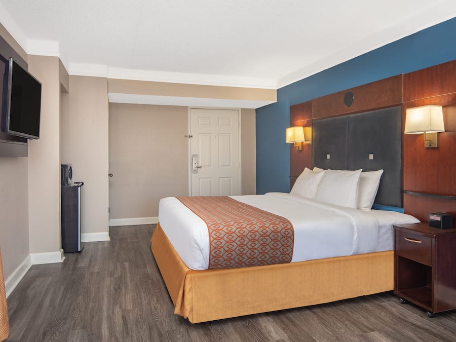 Egyptian cotton sheets, premium bedding, desk, laptop workspace