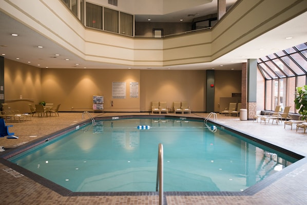 Indoor pool, sun loungers