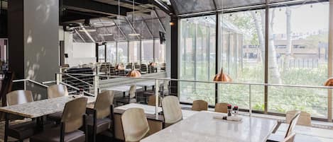 Frühstück, Mittagessen, Abendessen, amerikanische Küche