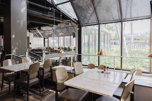 Crowne Plaza Suites MSP Airport - Mall of America by IHG