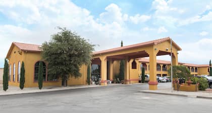 Days Inn by Wyndham Carlsbad