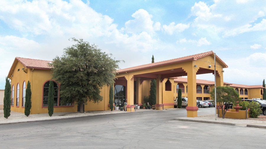Days Inn by Wyndham Carlsbad