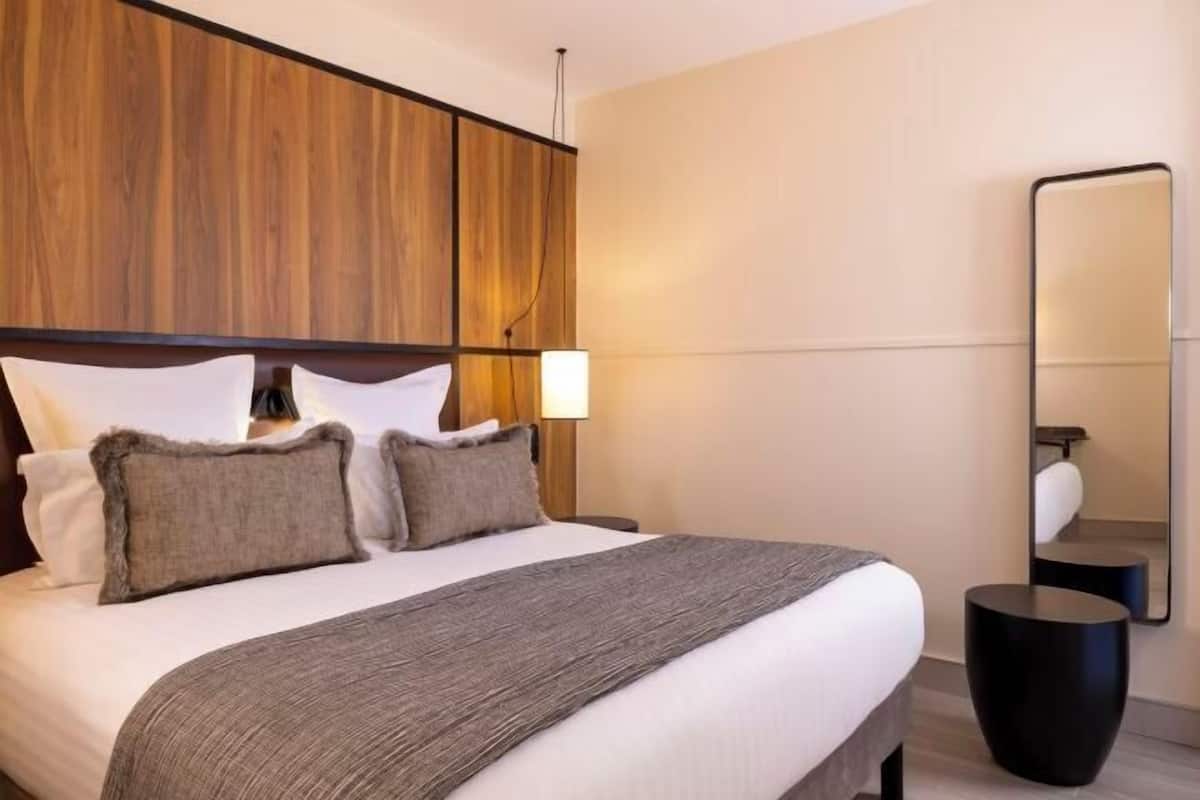 1 bedroom, premium bedding, in-room safe, desk
