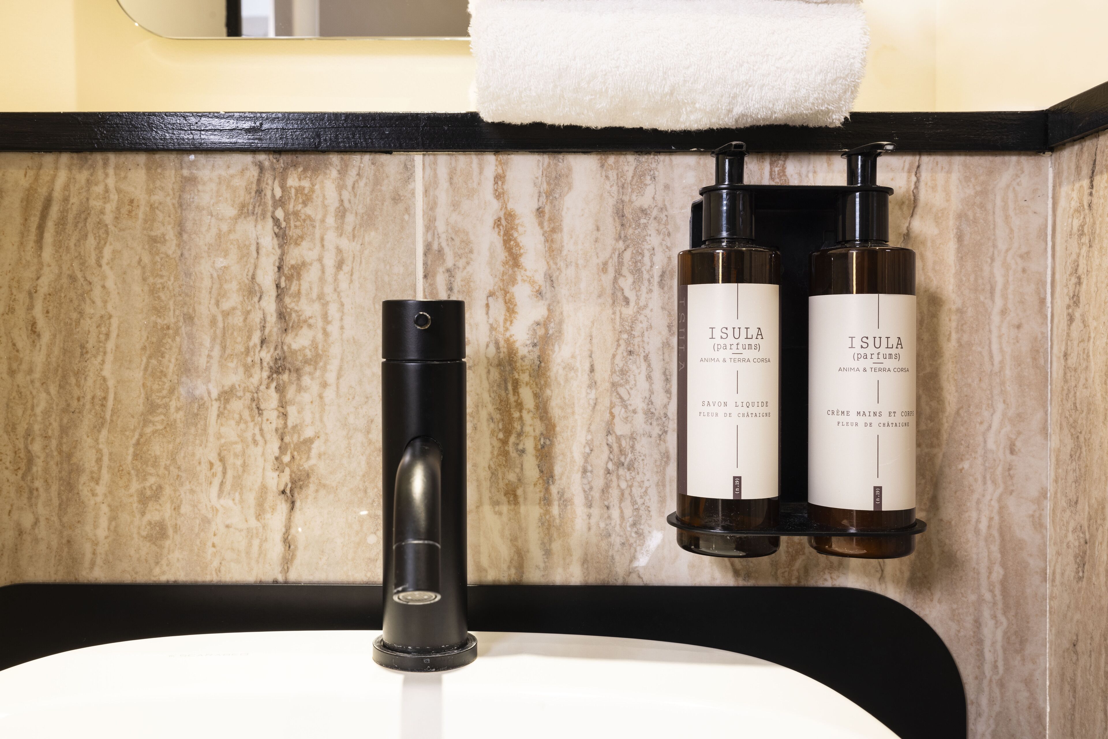 classic room | bathroom | shower, eco-friendly toiletries, hair dryer, towels