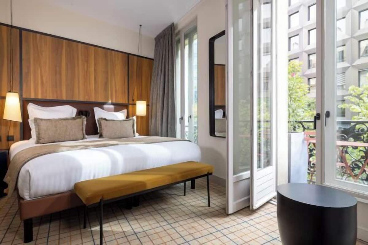 1 bedroom, premium bedding, in-room safe, desk