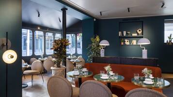 Dagelijks ontbijtbuffet (EUR 20 per persoon)