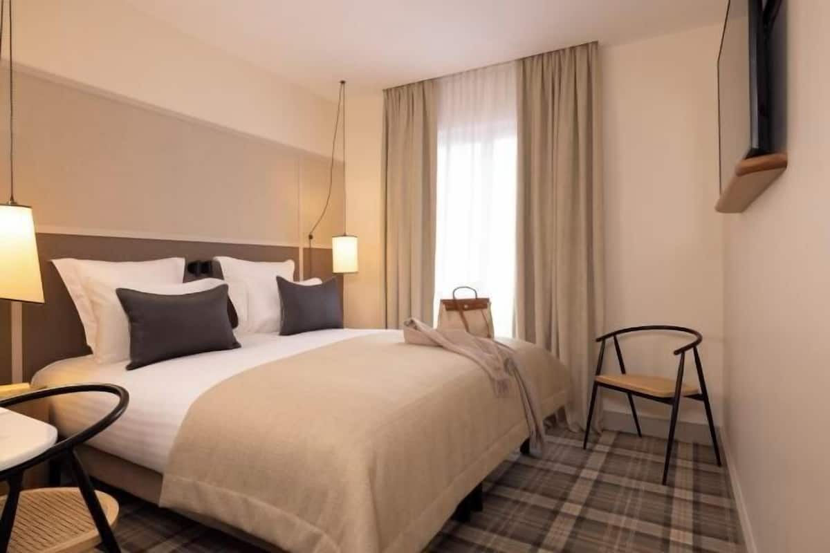 1 bedroom, premium bedding, in-room safe, desk