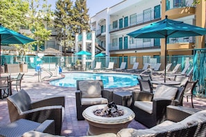Outdoor pool, open 10:00 AM to 10:00 PM, pool umbrellas, sun loungers