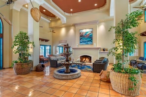 Lobby - Quality Suites Downtown San Luis Obispo (San Luis Obispo)