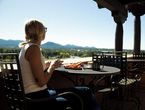 Free daily on-the-go breakfast - Hotel Glorieta (Santa Fe)