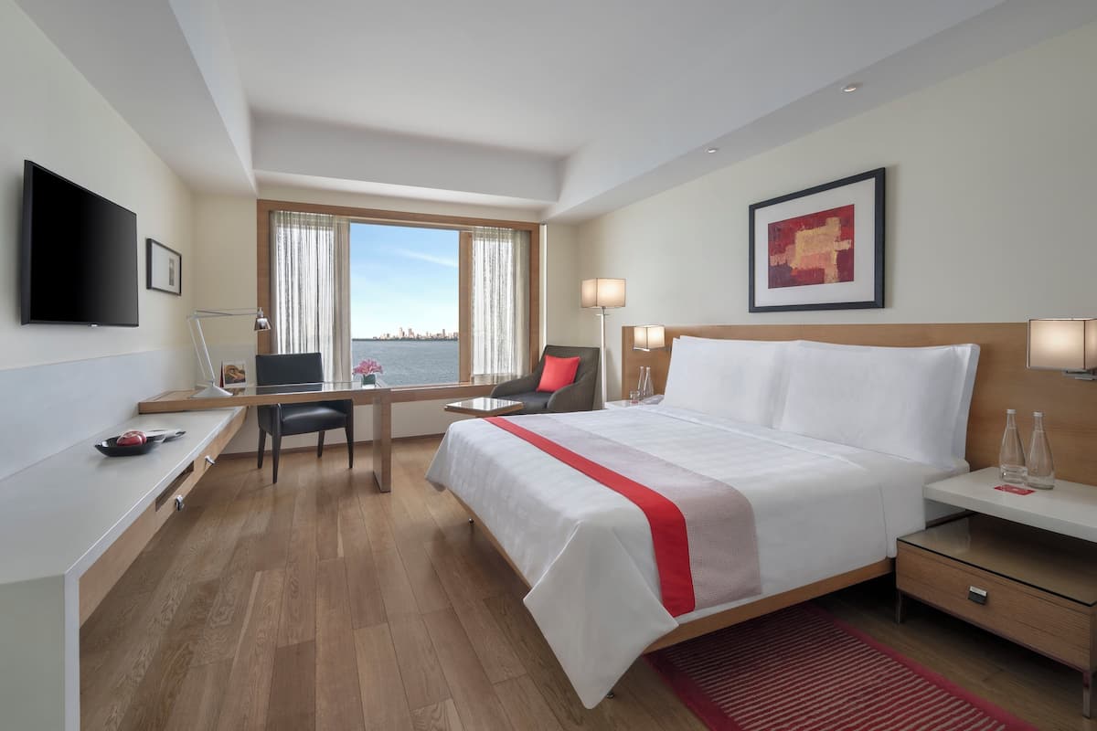 Club Room, Ocean View (Trident)