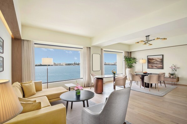 جناح ديلوكس | أغطية فراش متميزة وميني بار وخزنة داخل الغرفة وطراز فريد لكل وحدة