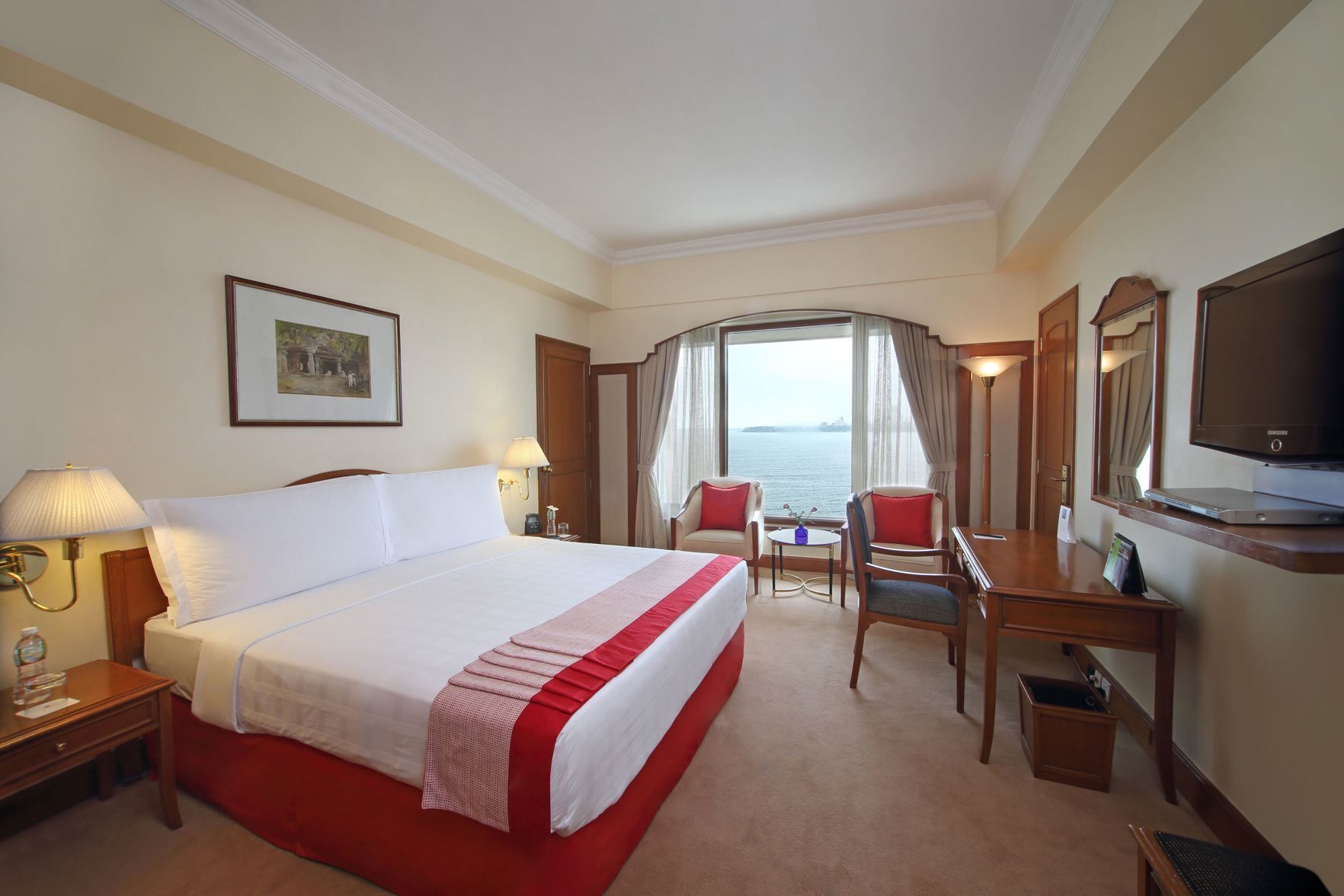 Ropa de cama de alta calidad y minibar 