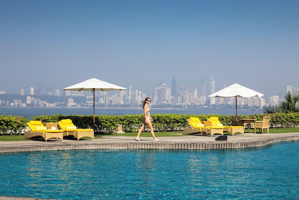 Outdoor pool, pool loungers
