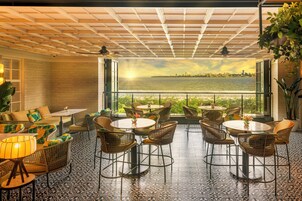 2 restaurants, breakfast, lunch, dinner served; Asian cuisine