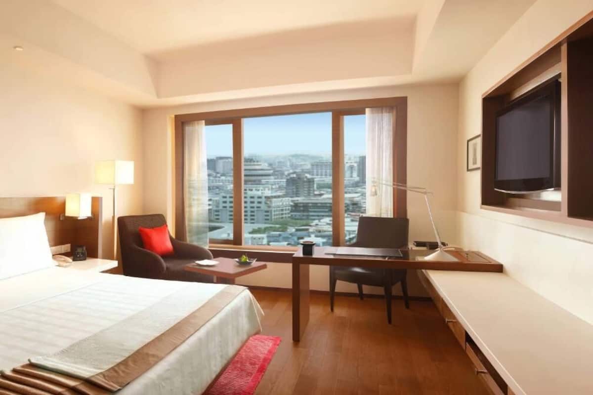 Premium bedding, minibar, in-room safe, individually furnished