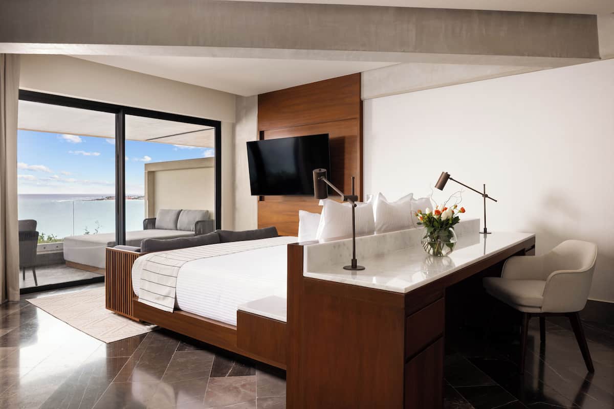 Preferred Club Master Suite Ocean Front Plunge Pool