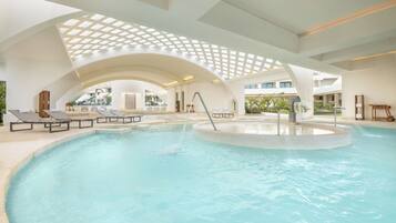 Indoor spa tub