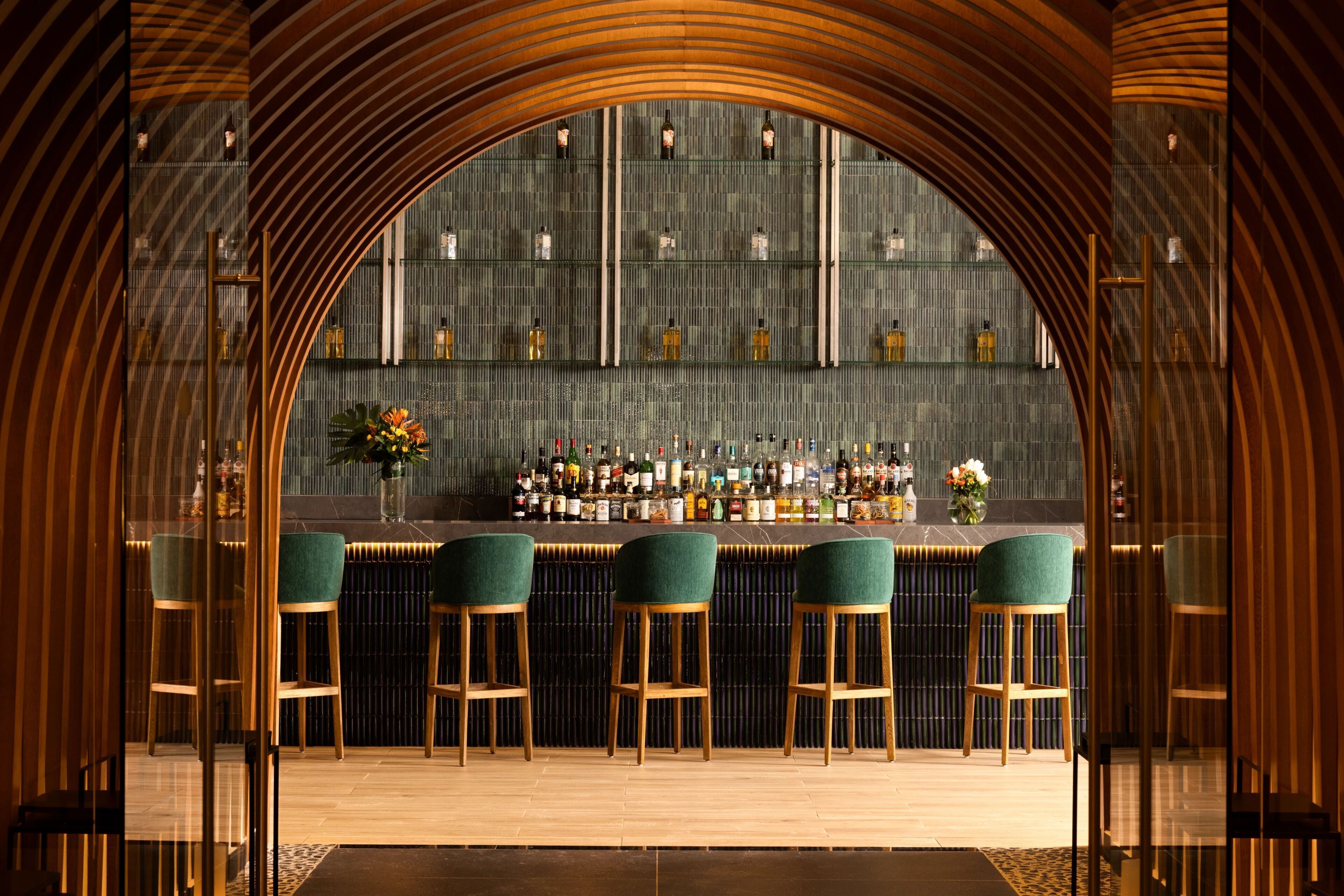 6 restaurants; breakfast, lunch and dinner served 