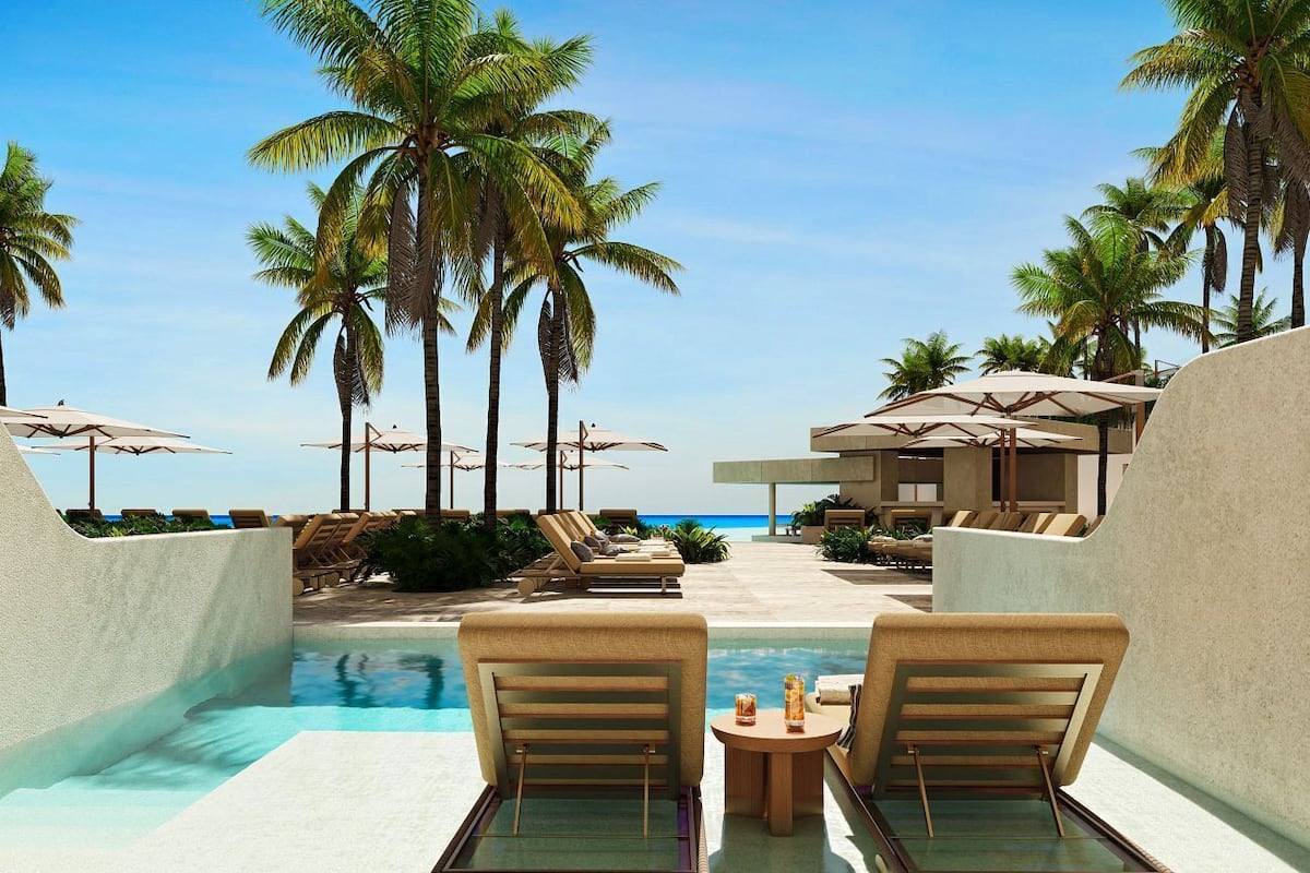 Preferred Club Junior Suite Swim Out King | Premium bedding, pillowtop beds, minibar, in-room safe