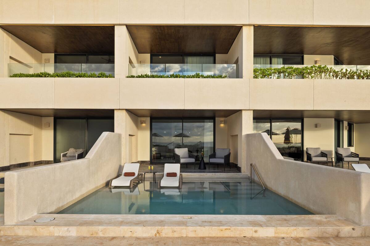 Preferred Club Junior Suite Swim Out King | 高級寝具、ピロートップベッド、ミニバー、セーフティボックス (室内)